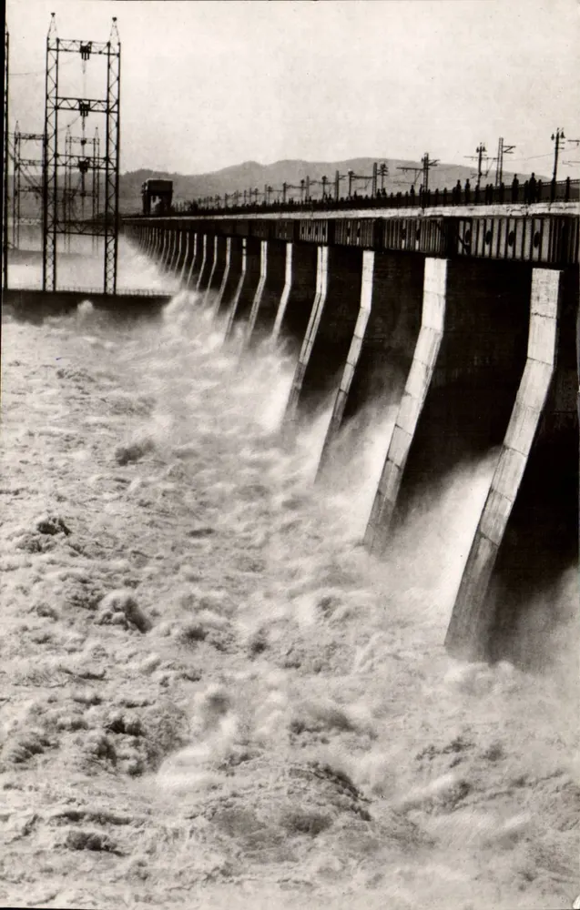 Vodjoksa GES im. V.I. Leppina — presa hidroeléctrica — Foto J. Gadalina, Tipografía HMO, 1961 - Anverso