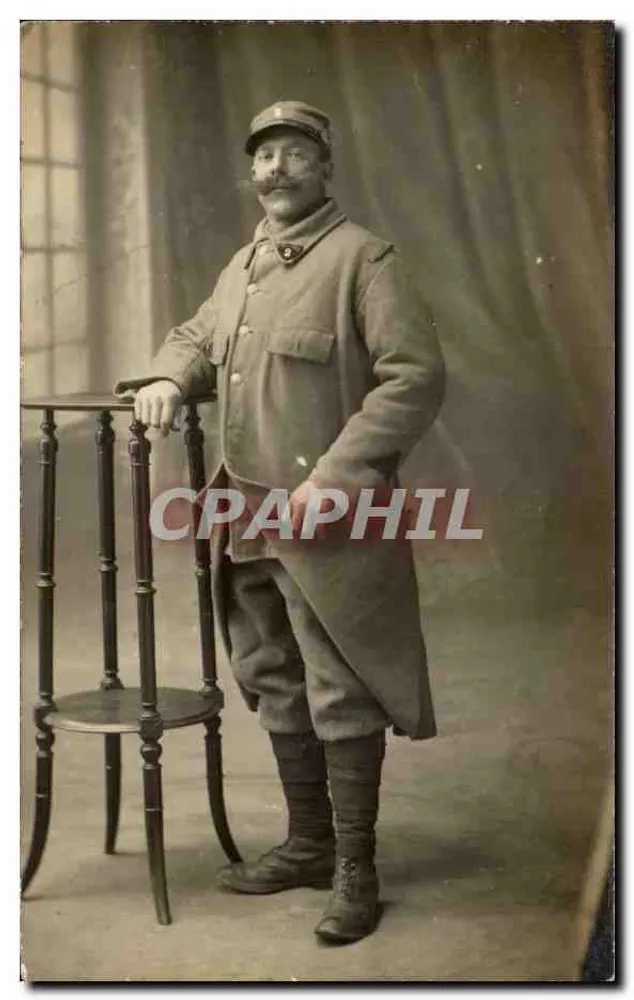 Soldat in Uniforme — Studio — unbekannter Verleger - Vorderseite