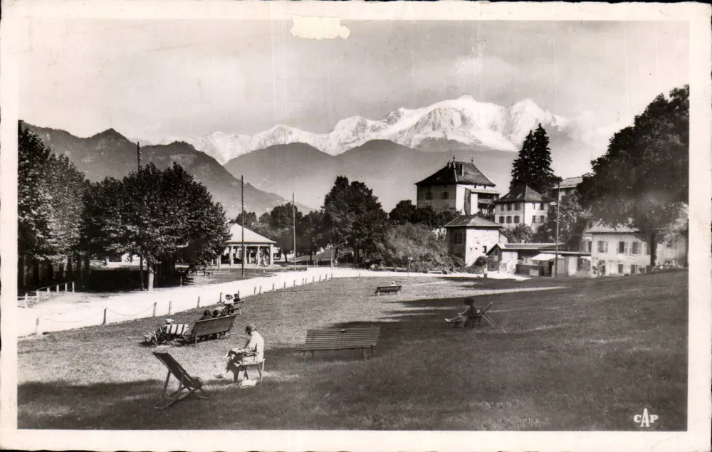 Sallanches - O Jardim Público e o Mont-Blanc — Bilhete postal antigo, n° 50 - Frente