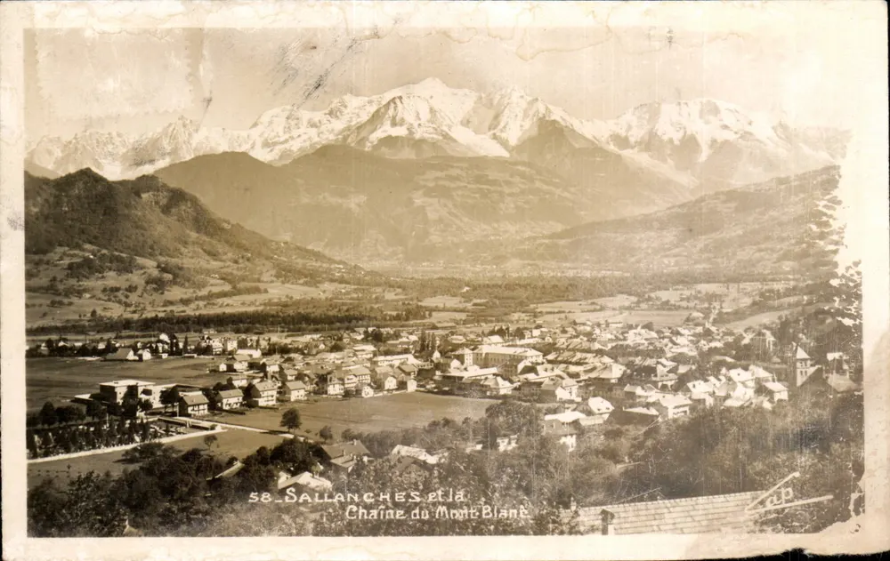 Sallanches et la Chaîne du Mont Blanc — vue panoramique avec éditeur 'Zup' et n° 58 - Frente