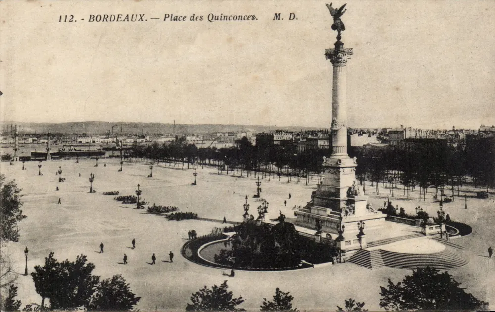 Bordeaux — Place des Quinconces — M. D. - Frente