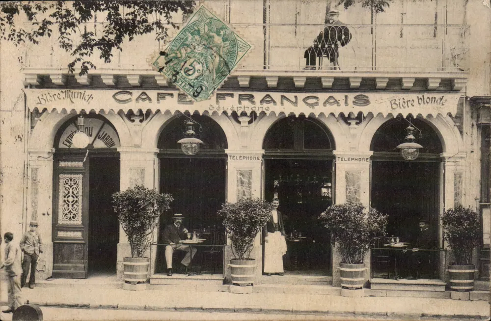 Café Français — Plaza Colbert, Rochefort — editor no visible - Anverso