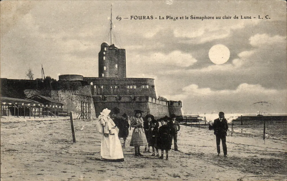 Fouras - A Praia e o Sémaphore sob a Luz da Lua - L. C. - Frente