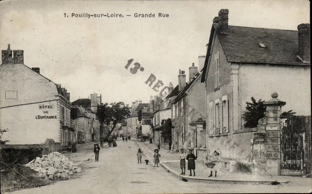 Pouilly-sur-Loire — Grande Rue — Hotel de l'Espérance - Voorkant