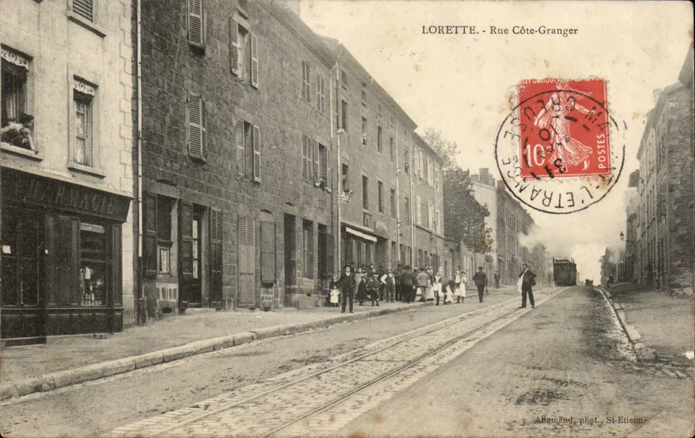 Lorette - Rue Côte-Granger — photographie de rue avec tramway — Ahemond, phot., St-Etienne - Recto