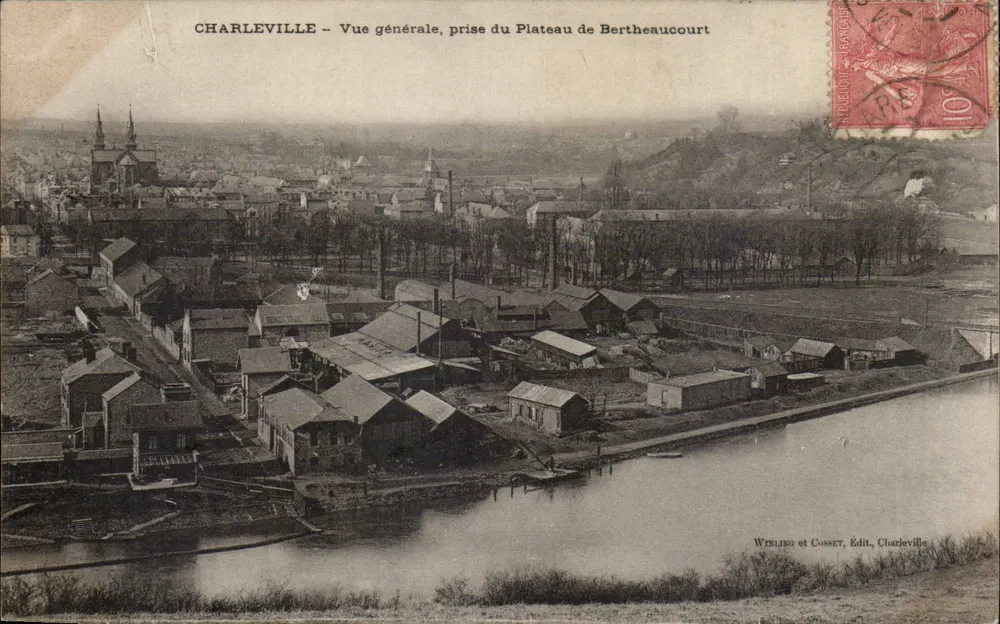 Charleville — Allgemeiner Blick, aufgenommen vom Plateau de Bertheaucourt — Winling et Cosset, Charleville - Vorderseite