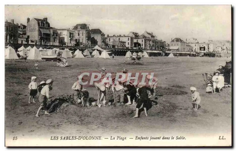 Les Sables-d'Olonne — Die Strand — Kinder, die im Sand spielen — LL. n°15 - Vorderseite