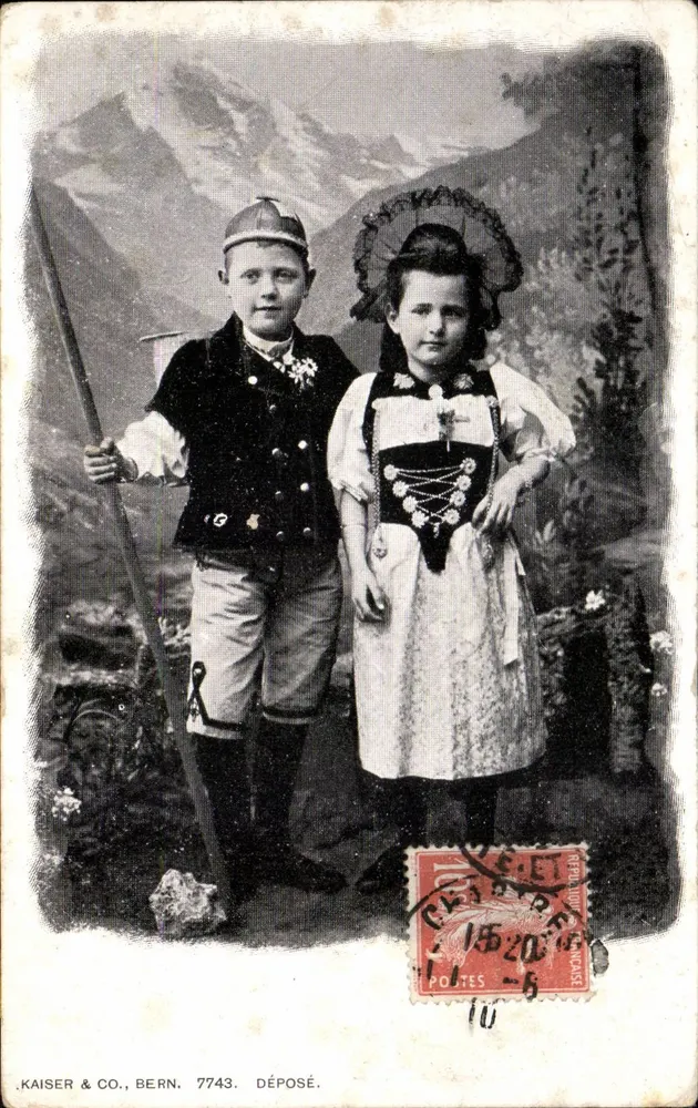 Kinder in traditionellem Schweizer Kostüm — Kaiser & Co., Bern, n° 7743 - Vorderseite