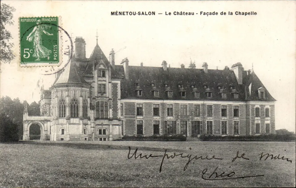 MÉNETOU-SALON — Das Schloss — Fassade der Kapelle - Vorderseite