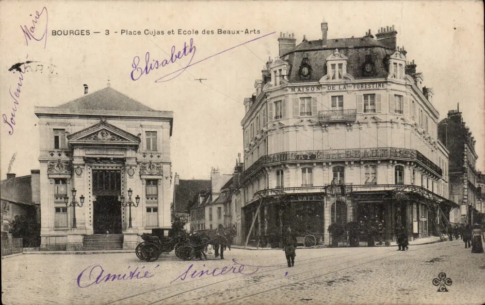 Bourges — Place Cuja e Escola de Belas Artes — Casa da Forestine - Frente