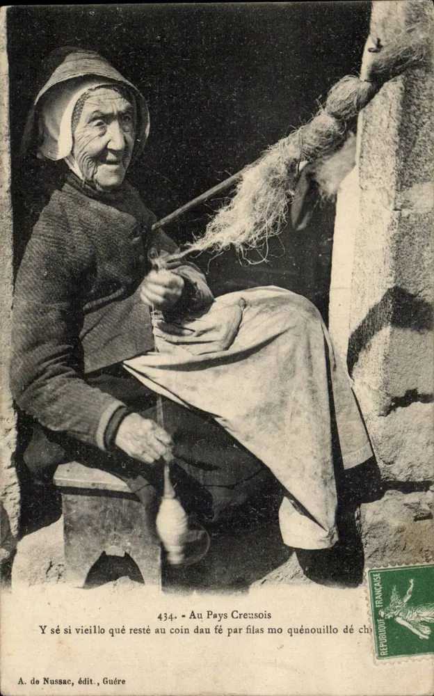 Velha mulher do Pays Creusois — tecendo no canto de uma casa — A. de Nussac, Guére, n° 434 - Frente
