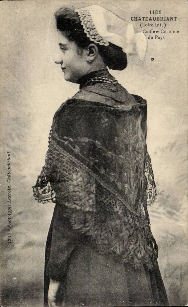 Châteaubriant — Kopfbedeckung und Kleidung der Region — Phototypie Laerole, Châteaubriant, Nr. 1181 - Vorderseite