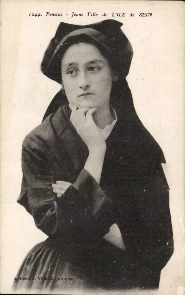 Junge Frau von der ISLE von SEIN — Sammlung Villard, Quimper — n° 1244 - Vorderseite