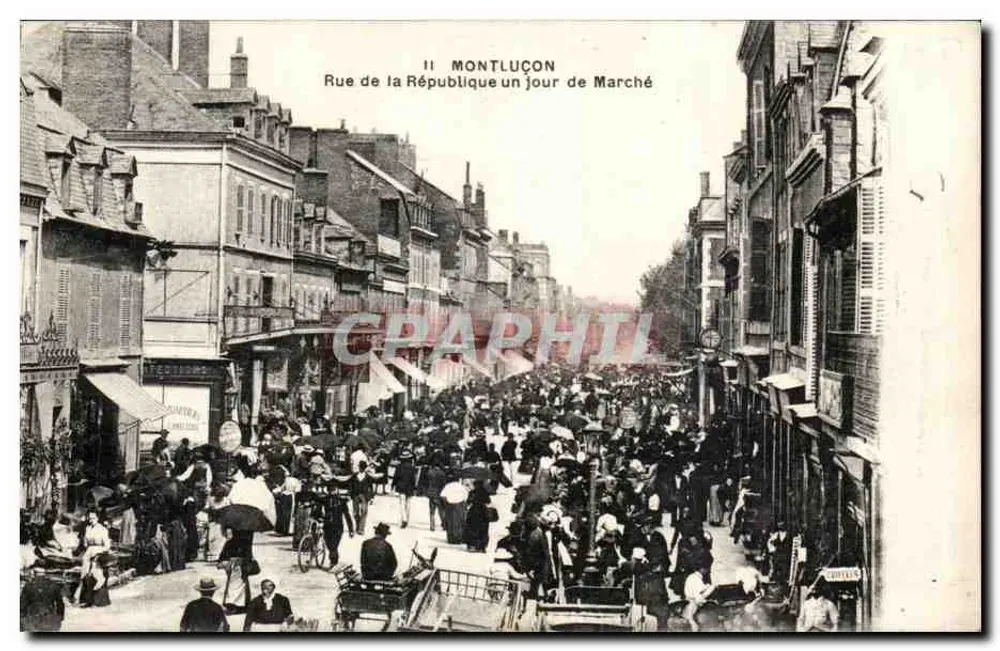 Montluçon — Rue de la République an einem Markttag — II - Vorderseite