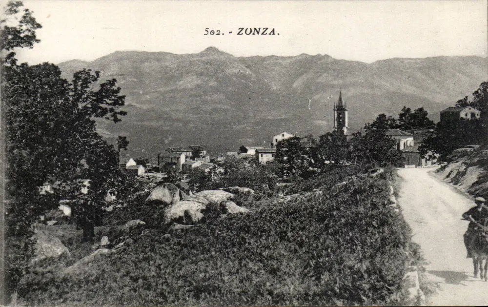 Zonza — Panoramiczny widok z katedrą i górami — A. Tomas, Wydawca z Air-Alajaccio (Korsyka) - Awers