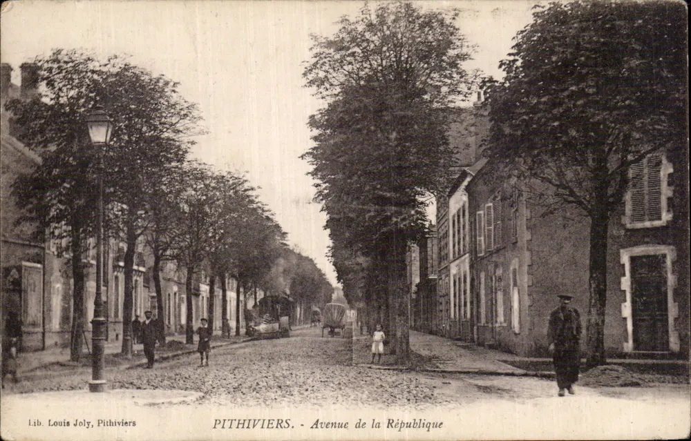 Pithiviers - Avenida da República — editor Louis Joly, Pithiviers - Frente
