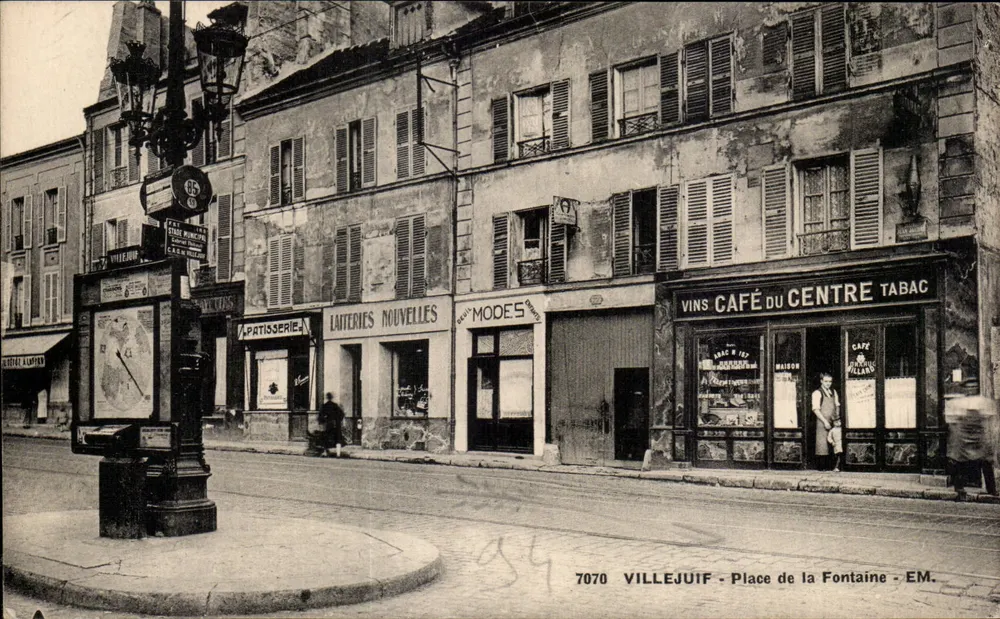 Villejuif - Fontaine-Platz — Ansicht von Geschäften und einer Laterne — Verlag EM, Nr. 7070 - Vorderseite