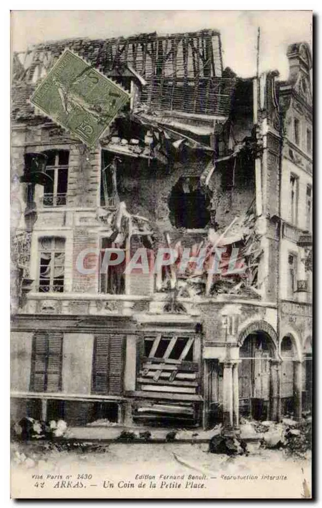 Arras — Un Coin de la Petite Place — Édition Fernand Benoît, n° 2430 - Anverso