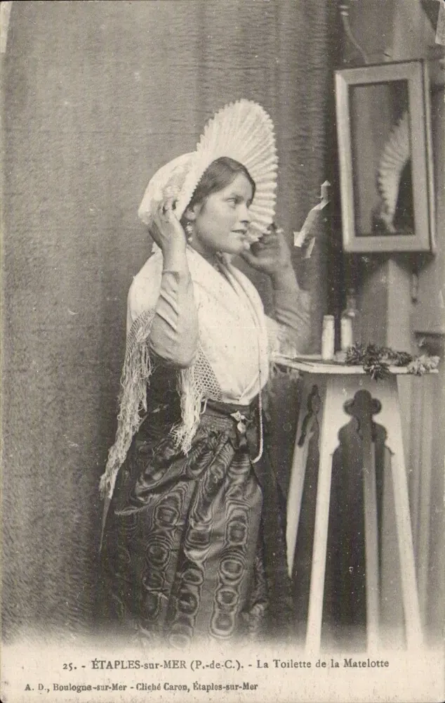 Étaples-sur-Mer — Die Toilette der Matelotte — A. D., Boulogne-sur-Mer, Cliché Caron - Vorderseite