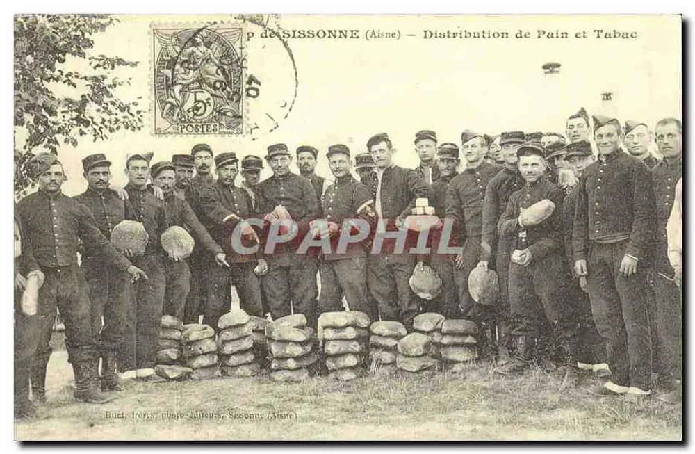 Camp de Sissonne (Aisne) — Distribuição de Pão e Tabaco — Rue, frères, fotógrafos, Sissonne (Aisne) - Frente