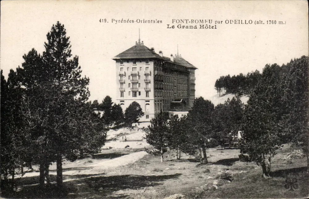 Font-Romeu — O Grande Hotel — por Odeillo (alt. 1760 m.) - Frente