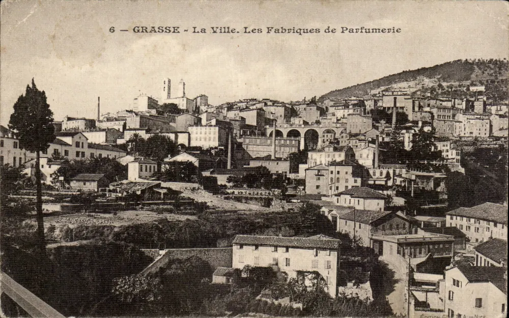 Grasse - A Cidade. As Fábricas de Perfumaria — Edição Gilletta - Nice, n°6 - Frente