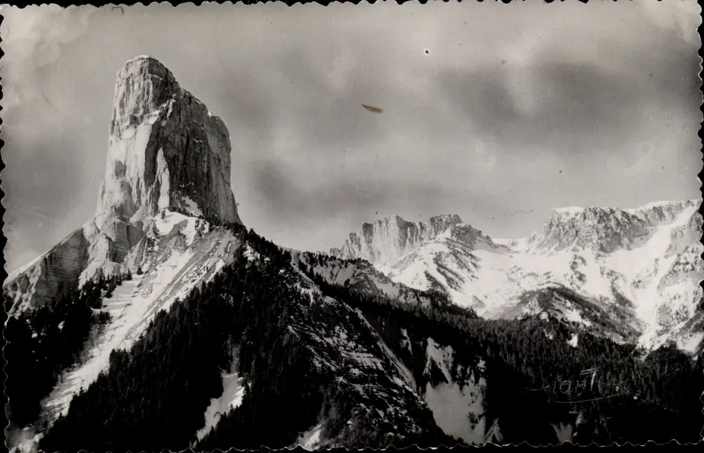 Monte Aiguille — Alt. 2097 m — Foto Chanteperdrix, Ménil (Isère) - Frente