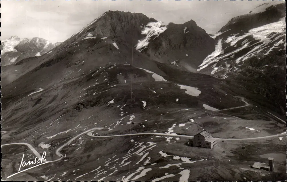 Col de l'Iséran — Ansicht des Passes und Signal — Hôtel de l'Iséran, Eigentümer Pierre Rond - Vorderseite