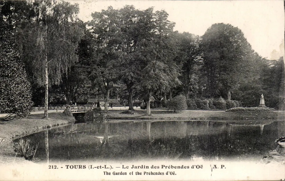 Tours (Loire-et-Loire) — O Jardim das Prébendas d'Oë — A.P. n°212 - Frente