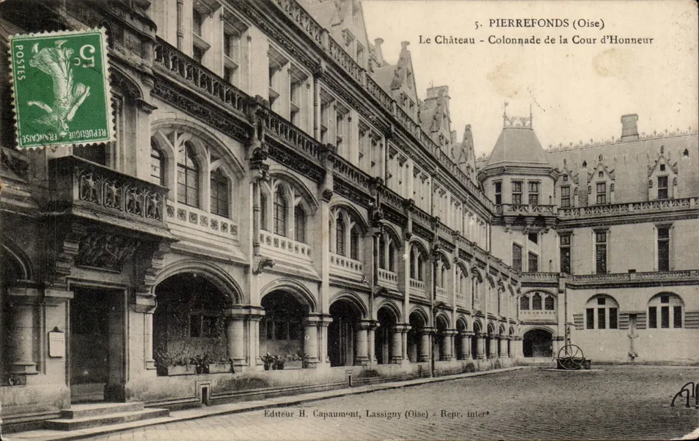 Pierrefonds (Oise) — Das Schloss - Kolonnade der Cour d'Honneur — Verlag H. Capaumont, Lassigny (Oise) - Vorderseite