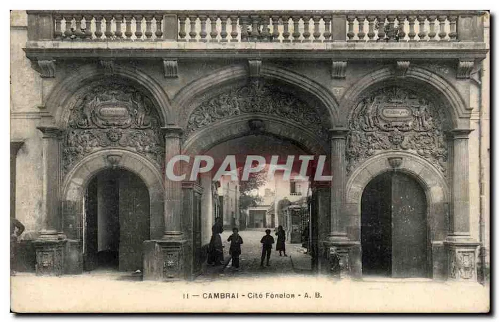 Cambrai - Cité Fénalton — porta monumental decorada — A. B. - Frente