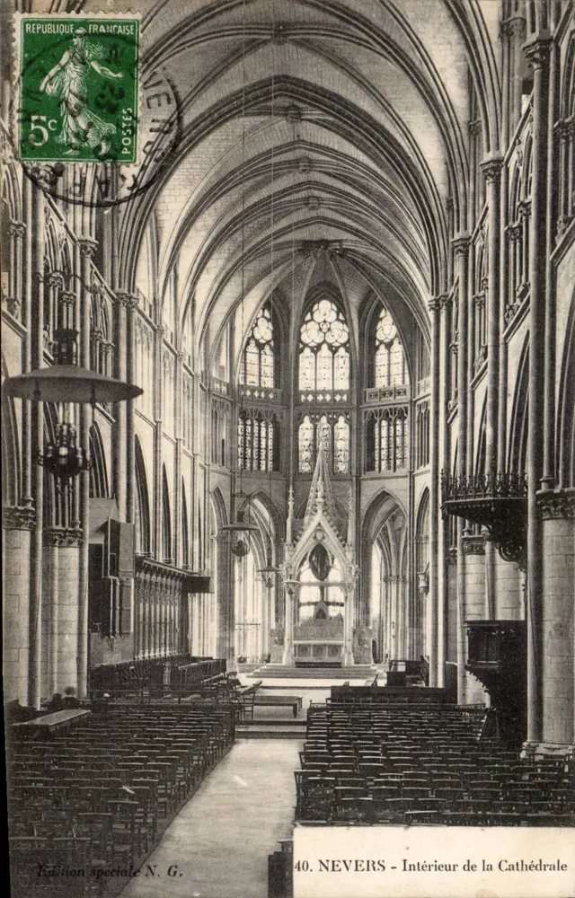 Nevers — Interior da Catedral — Edição especial N.G. - Frente