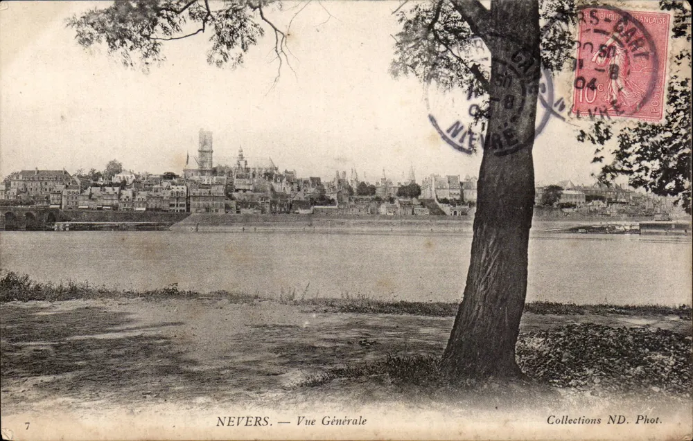 Nevers — Vista Geral — Coleções ND. Fot. - Frente