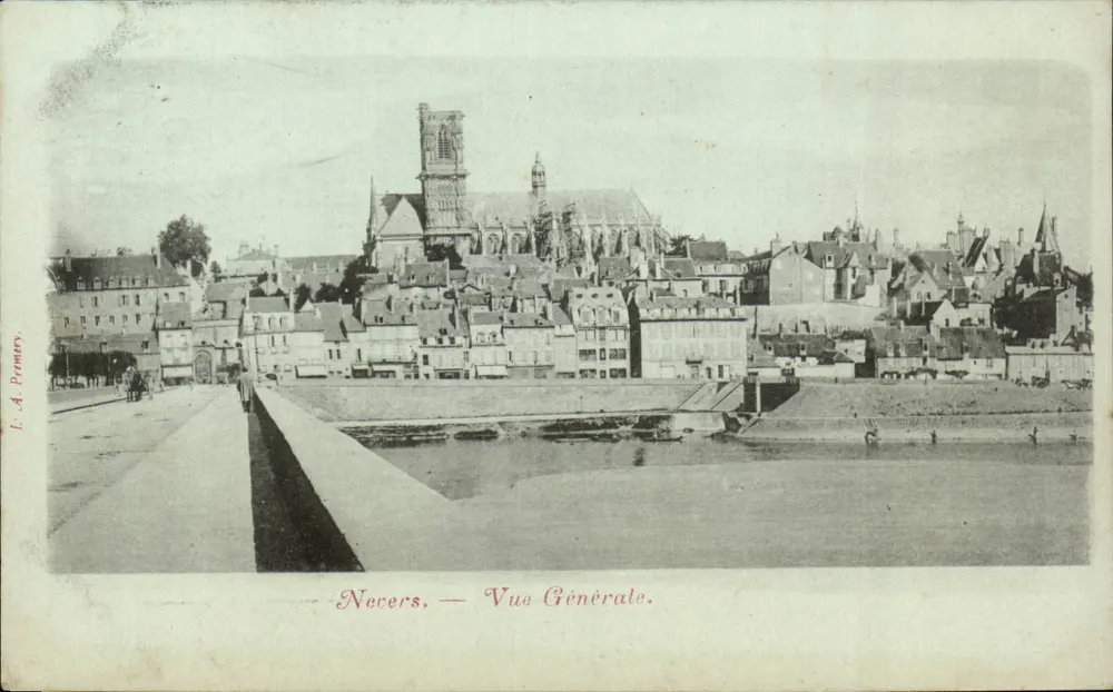 Nevers — Vista Geral — L. A. Pernary - Frente