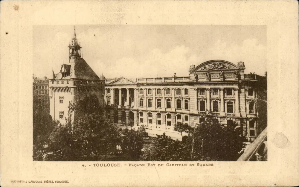 Toulouse — Fachada Leste do Capitólio e Praça — Fototipia Labouche Frères, Toulouse - Frente