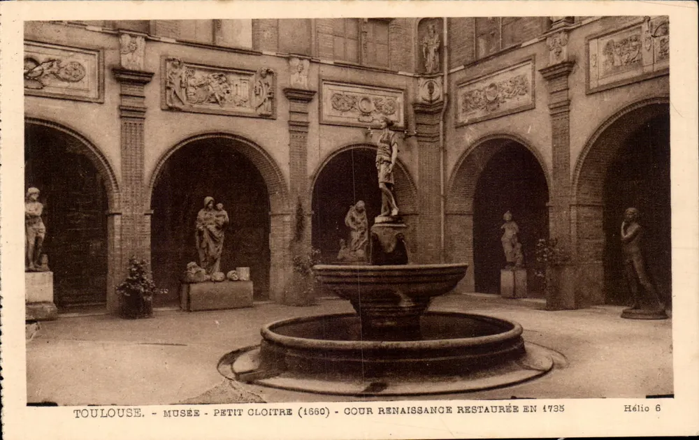 Toulouse - Museu - Pequeno Claustro (1660) - Pátio Renascentista restaurado em 1735 - Frente