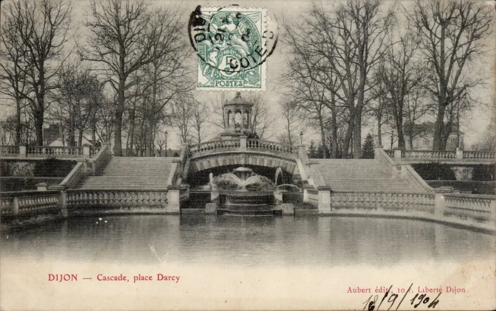 Dijon — Cachoeira, praça Darcy — Aubert édit., 10 r. Liberdade Dijon - Frente