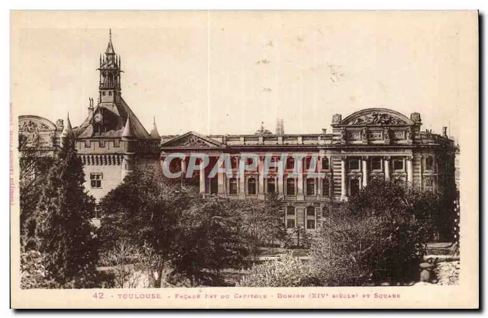 Toulouse - Fachada Leste do Capitólio - Torre (século XIV) e Praça - Frente