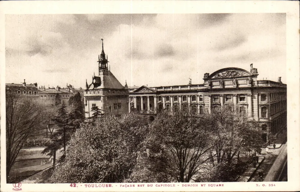 Toulouse - Facha da frente do Capitólio - Torre de defesa e Praça - Tihanèse, n° 42, série X.O. 324 - Frente
