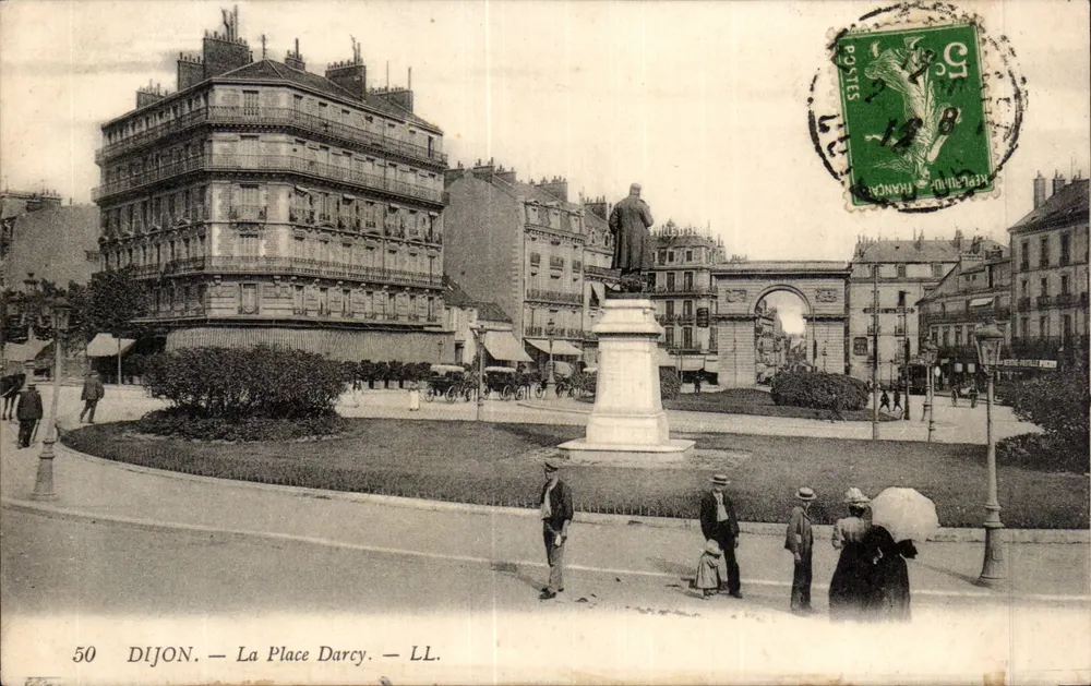 Dijon — A Praça Darcy — LL. n°50 - Frente