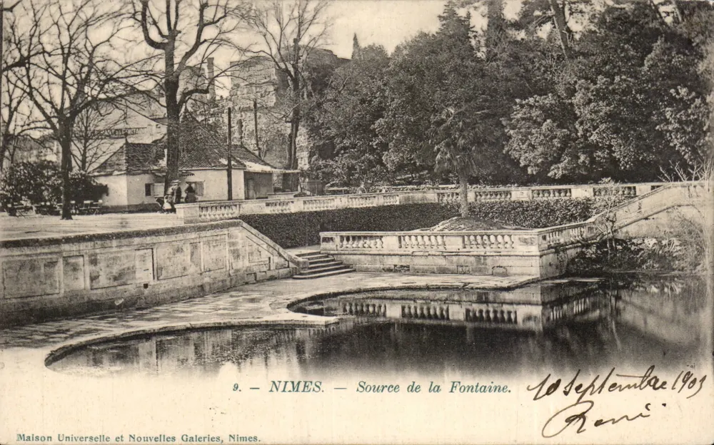 Nîmes — Fonte da Fontaine — Maison Universelle e Novas Galerias, Nîmes - Frente