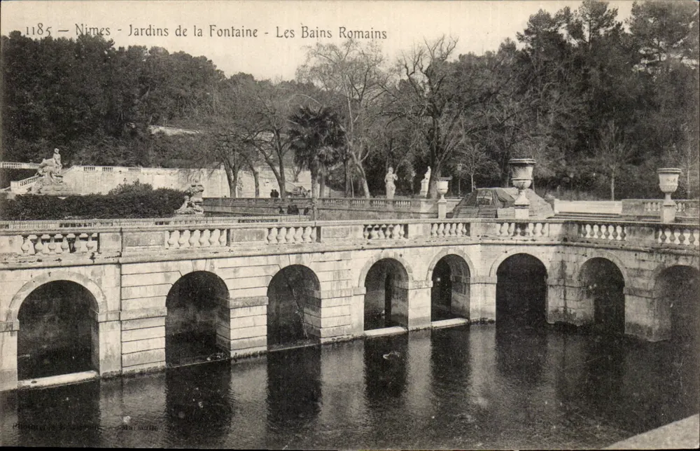 Nîmes - Jardins de la Fontaine - Les Bains Romains — Les Bains Romains — Photo de la Fontaine — N°1185 - Vorderseite