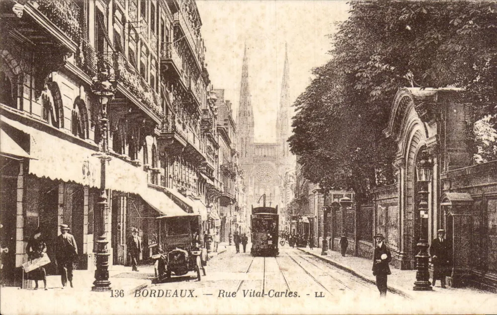 Bordeaux — Rue Vital-Carles — LL - Frente