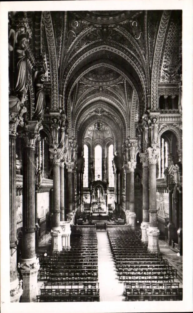 Basílica de Fourvière — A Grande Nave - Frente