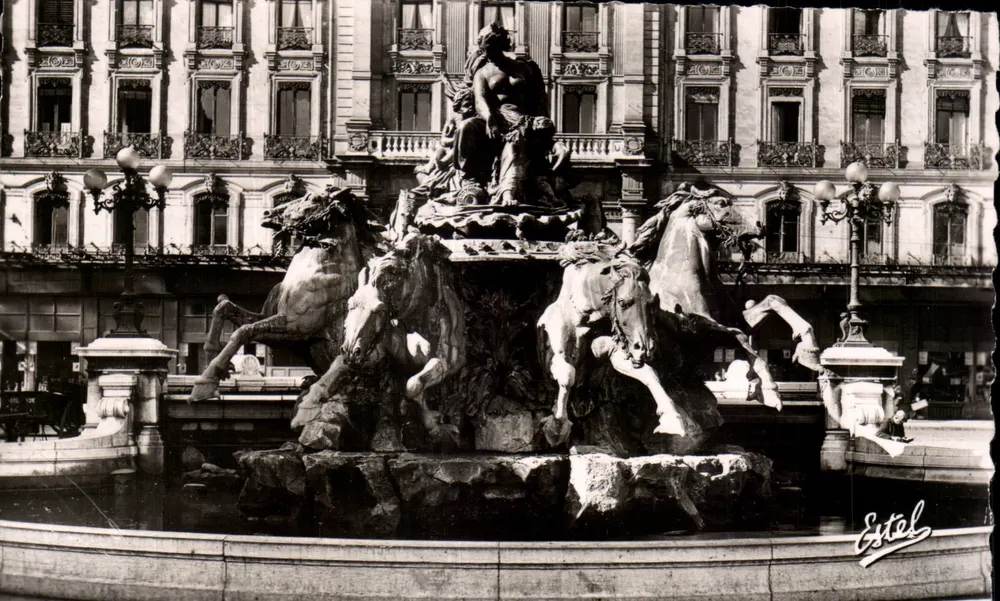 Place des Terreaux — Fontaine de Bartholdi — Estel - Vorderseite