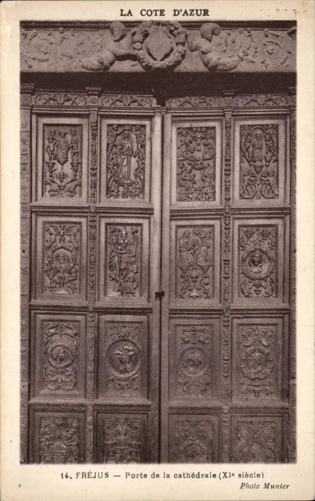 Fréjus — Puerta de la catedral (siglo XI) — Foto Munier - Anverso