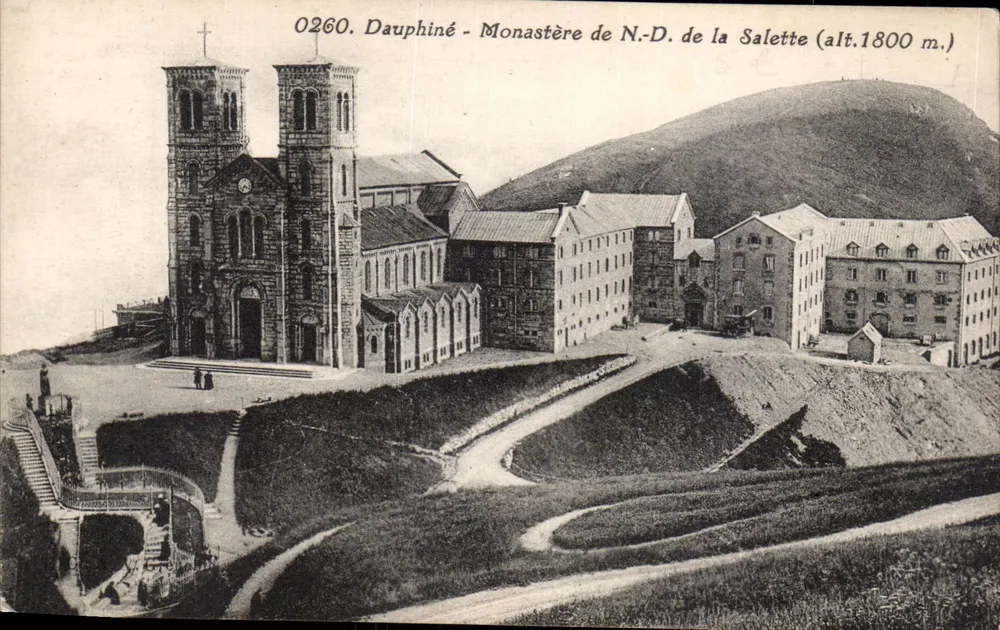 Dauphiné - Mosteiro de N.-D. de la Salette (alt.1800 m.) — Bilhete postal antigo n°0260 — editor não visível - Frente