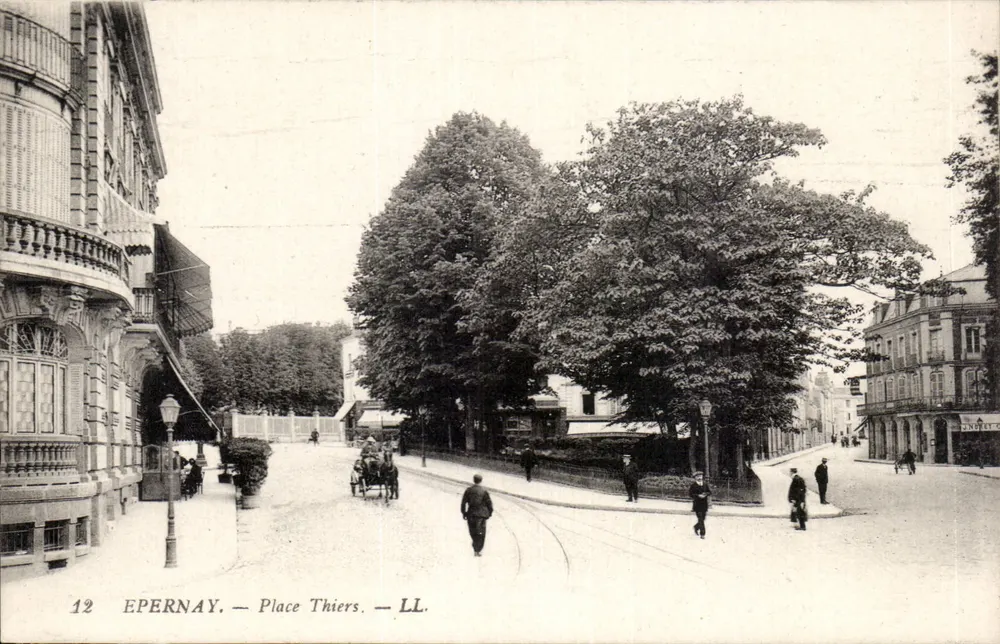 Epernay — Place Thiers — LL. — Editor LL. - Frente