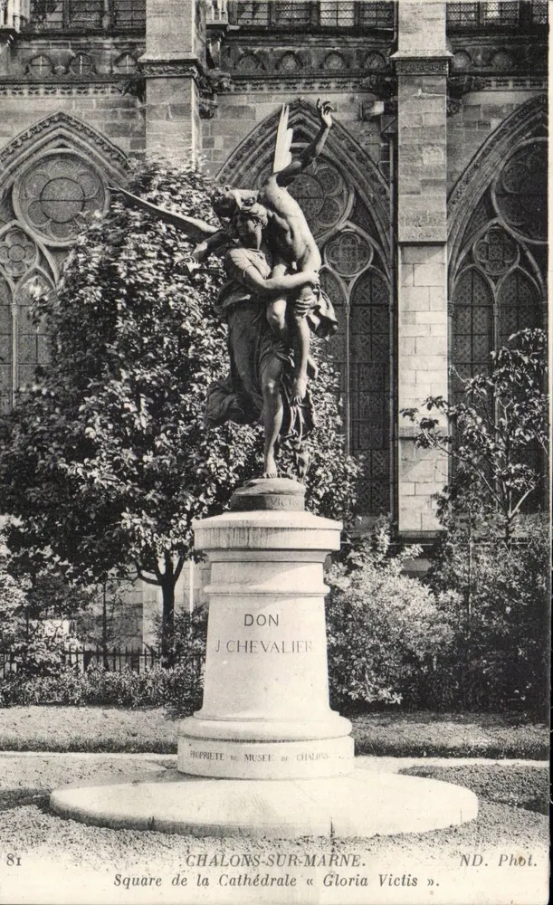 Platz der Kathedrale — Statue « Gloria Victis » — ND. Phot. - Vorderseite