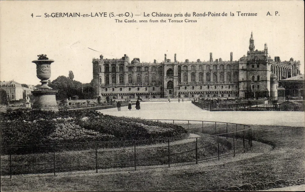 St-GERMAIN-en-LAYE (S.-et-O.) — Ansicht des Schlosses vom Rond-Point der Terrasse — A.P. - Vorderseite